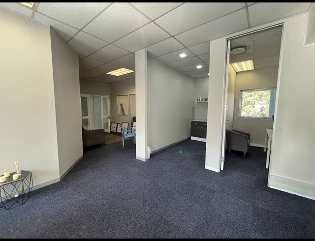 128M² OFFICE TO LET IN LYME PARK